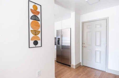 Charlotte Center City Apartment | 3BR Premium Downtown Apartment with Office & Gym