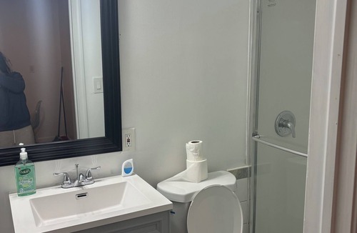 Frankford Apartment | 3rd fl 2-bedroom near Temple ER & Trauma