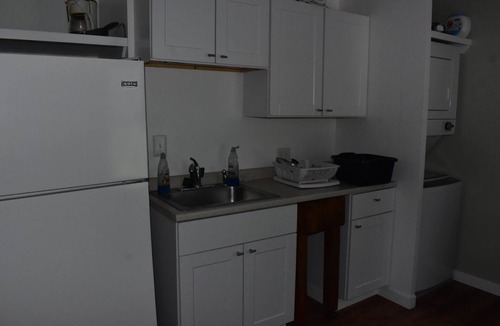 Ashfield Apartment | 3RD FLOOR APARTMENT FOR 30 DAYS OR LONGER STAYS ONLY