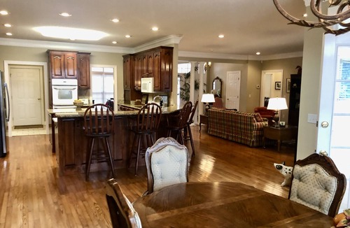 Grant House | 4 Bdrm/3 Bath Luxury Lake Home Directly On Deep Water w/Easy Docking Piers