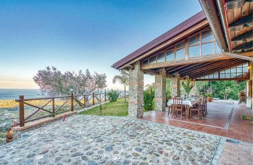 Montepaone Lido House | 4 bedroom accommodation in Montepaone