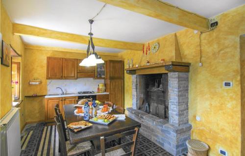 Montefegatesi House | 4 Bedroom Gorgeous Home In Montefegatesi