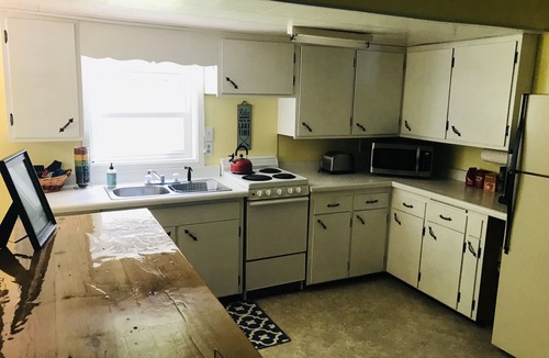 Pickerel Cottage | 4 Bedroom Waterfront Cabin! Fully Remodel with air conditioning and washer/dryer