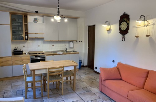 Varese House | 4 Bikers Apartment, Varese City, 5 ’Uni & Hospital