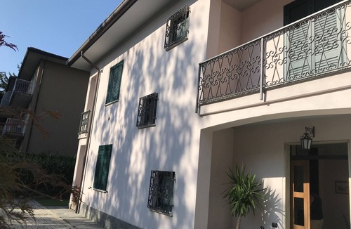 Varese House | 4 Bikers Apartment, Varese City, 5 ’Uni & Hospital