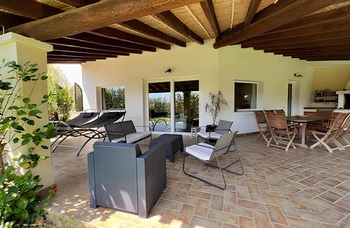 Chia Villa | 4 rooms. 2 km from the beaches of chia. rifinitissima. equipped. max privacy