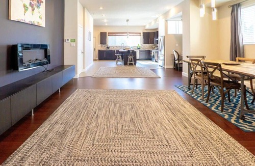 Central West End House | 4-Unit Building Sleeping for 34 ABODEbucks