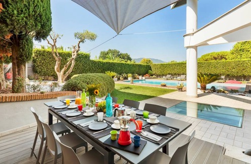 Padua Villa | 400 m² Villa ∙ 3 bedrooms ∙ 8 guests