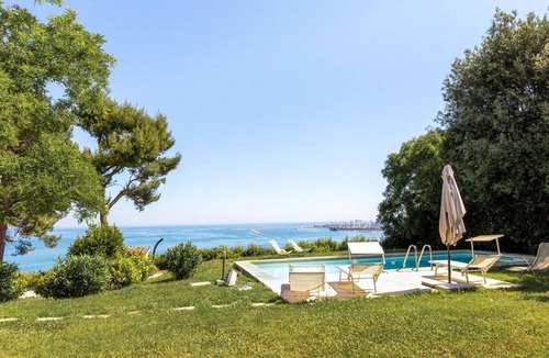 Palombina Nuova Villa | 400 m² Villa ∙ 5 bedrooms ∙ 12 guests