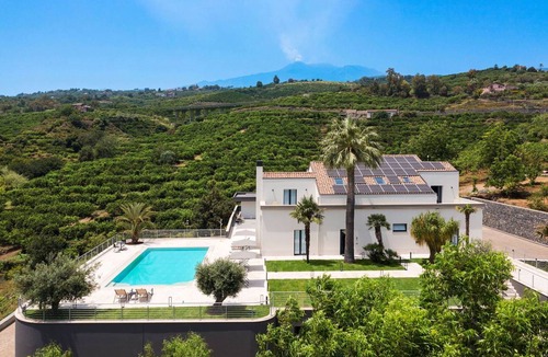 Mascali Villa | 400 m² Villa ∙ 6 bedrooms ∙ 12 guests