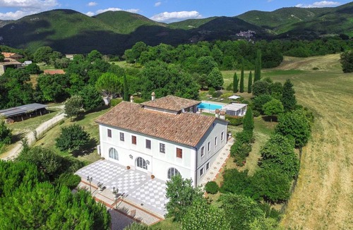 Acquasparta Villa | 400 m² Villa ∙ 6 bedrooms ∙ 10 guests