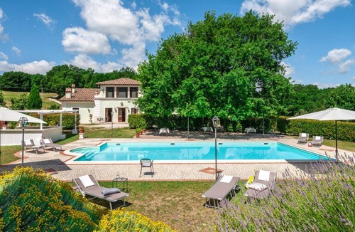 Acquasparta Villa | 400 m² Villa ∙ 6 bedrooms ∙ 10 guests