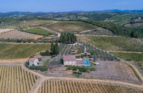 San Giovanni A Cerreto Villa | 4000 m² Villa ∙ 8 bedrooms ∙ 14 guests