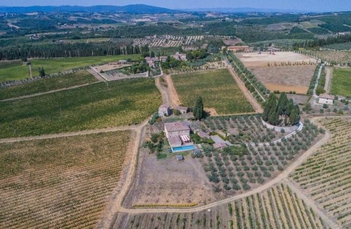 San Giovanni A Cerreto Villa | 4000 m² Villa ∙ 8 bedrooms ∙ 14 guests