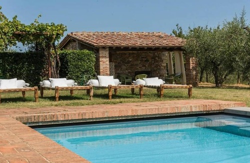 San Giovanni A Cerreto Villa | 4000 m² Villa ∙ 8 bedrooms ∙ 14 guests