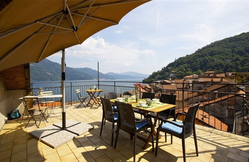 Cannobio Apartment | 4½-room corner maisonette in a central, quiet location with a magnificent roof terrace