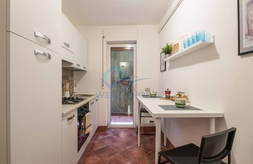 Suburbio XI della Vittoria Apartment | 42 - Augusto Conti · Tiny secret garden in Trionfa