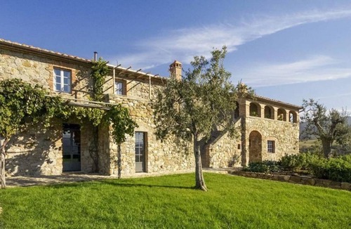 Sarteano Villa | 450 m² Villa ∙ 9 bedrooms ∙ 18 guests