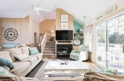 Corolla Light House | 4min Walk to Beach with Resort Pool Gym Hot Tub