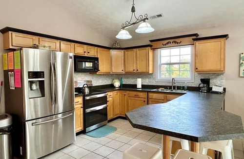 Bronston House | 5 Bedroom - Sleeps 12 Comfortably