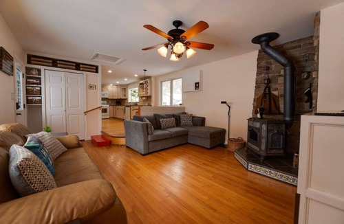 Middle Hope House | 5 BR West Point Family Compound- Sleeps 10!