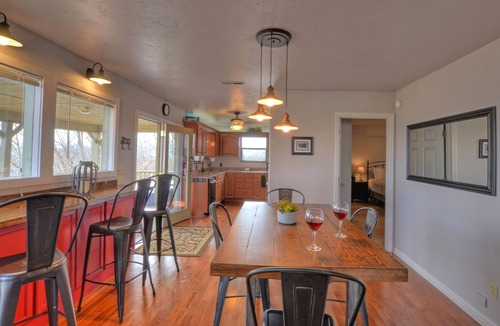 Franklin House | 5-STAR HOME WITH LONG RANGE VIEW, PAVED TO THE DOOR ACCOMODATES 5 LARGE VEHICLES