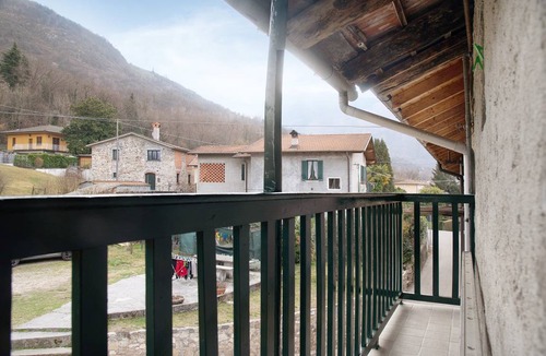 Porto Valtravaglia Apartment | 50 m² Apartment ∙ 1 bedroom ∙ 3 guests