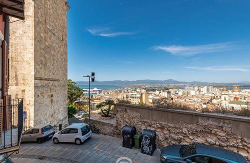 Historic Castle District Apartment | 50 m² Apartment ∙ 2 guests