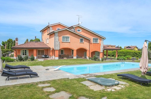Oratino House | 530 m² House ∙ 5 bedrooms ∙ 9 guests