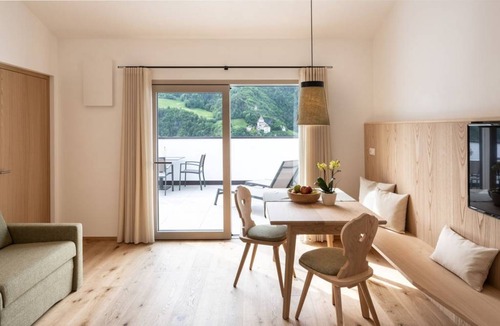 Barbiano Apartment | 58 m² Apartment ∙ 2 bedrooms ∙ 4 guests
