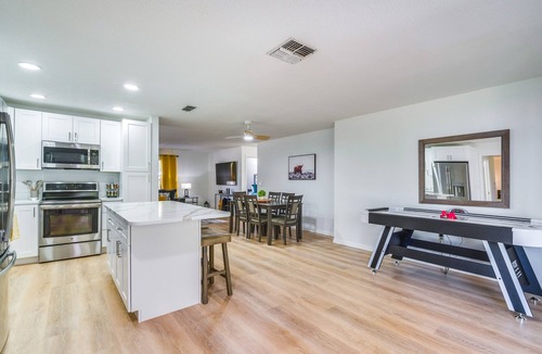 Spring Hill House | 6 Mi to Weeki Wachee Springs: Family Getaway