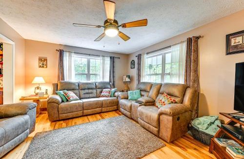 Franklin House | 7 Mi to Franklin: Peaceful Home w/Deck & Yard!