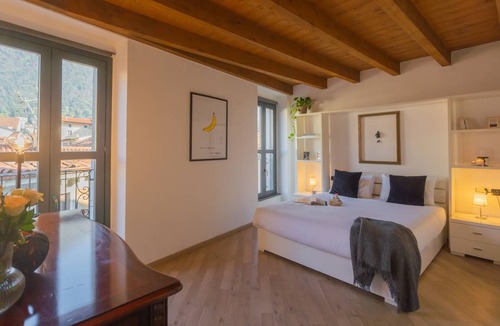 Como City Centre Apartment | 70 m² Apartment ∙ 2 bedrooms ∙ 5 guests