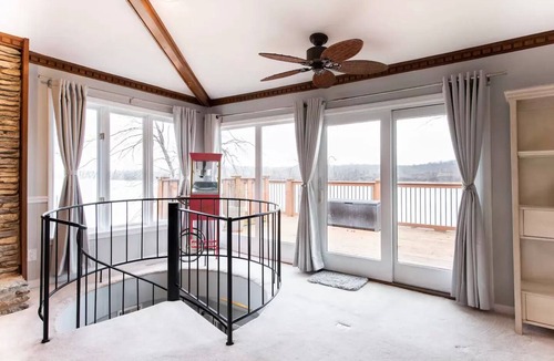 Prospect House | 7BD * Luxury Waterfront Property * Near Louisville