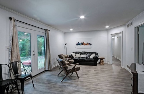 Tougaloo House | 7BR Workforce Stay Near I-55 & I-220