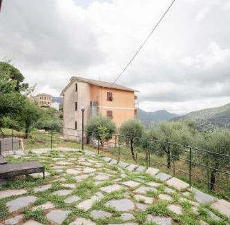 Uscio House | 8 beds- surrounded by greenery with parking