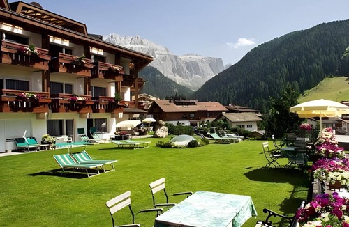 Selva di Val Gardena Apartment | 80 m² Serviced apartment ∙ 2 bedrooms ∙ 6 guests