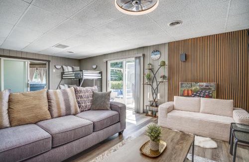 Howards Grove House | 9 Mi to Shore: Home w/Hot Tub in Howards Grove!