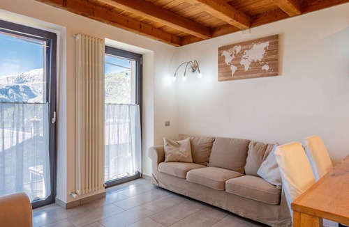 Peglio House | 90 m² House ∙ 2 bedrooms ∙ 4 guests