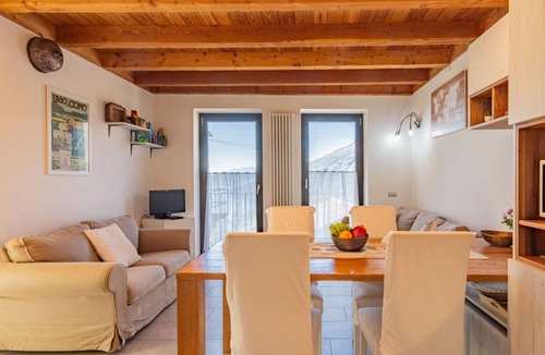 Peglio House | 90 m² House ∙ 2 bedrooms ∙ 4 guests