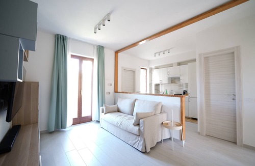 Salerno Apartment | A 5 Minuti dal Mare in Zona Ricca di Servizi, Appartamento Appena Ristrutturato