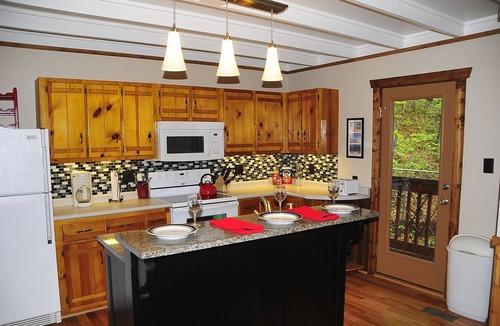 Murphy Cabin | A CABIN ON PARADISE Tranquil cabin in Murphy - just 1 mile from JCC Folkschool