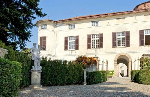 Rocca Grimalda Apartment | A Castle Stay in Wine Country