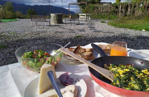 Casone Carpinelli Cottage | A cute, homey cottage overlooking the Apuan Alps . A perfect place to relax in.