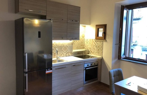 Marta Apartment | A due Minuti a Piedi dal Centro Storico e dal Lungolago