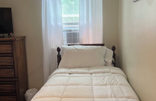 Glenolden Apartment | A Hidden Gem only 15 min from the airport!