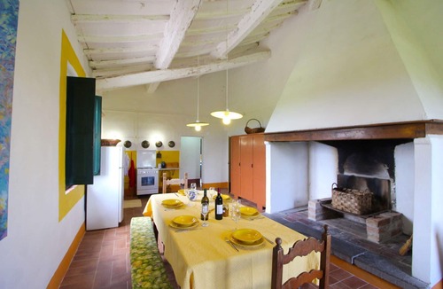 Foiano della Chiana Apartment | A typical brick farmhouse located in the heart of Valdichiana, not far from Pozzo della Chiana, insi