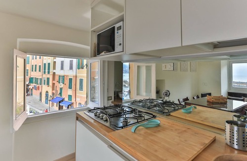 Camogli Apartment | A window on the sea
