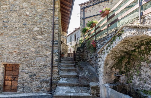 Consiglio di Rumo House | A window over Lake Como - stone cottage with amazing view and private garden