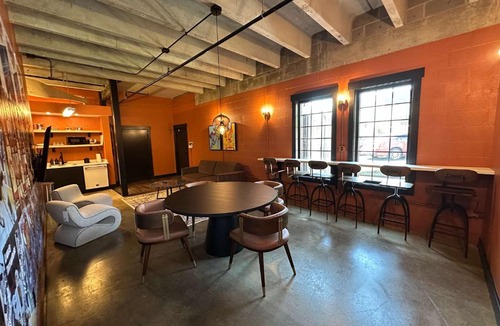 Downtown Louisville Hotel | A12 The Paddock Superfecta Suite